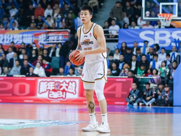 屋漏偏逢連夜雨！張鎮(zhèn)麟7中1僅得2分2板4助 末節(jié)受傷離場